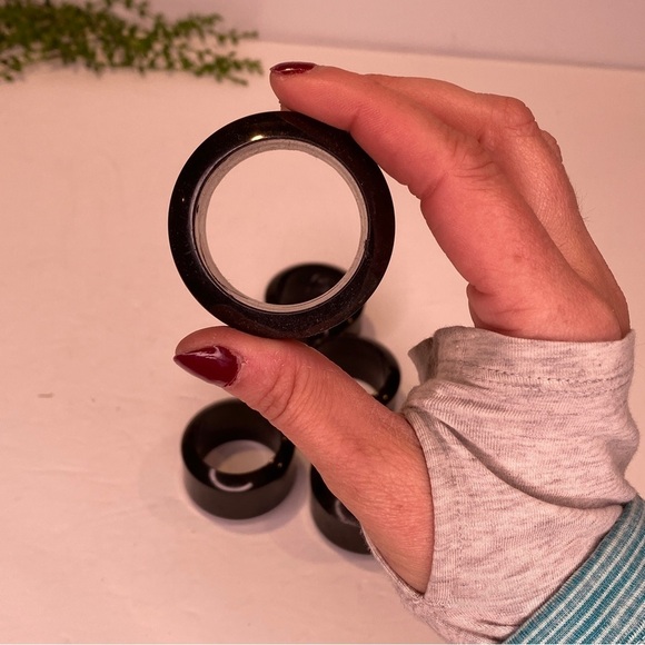 Set of Five AUDREY Black Plastic Napkin Rings Round With Beveled Edge - Picture 4 of 5